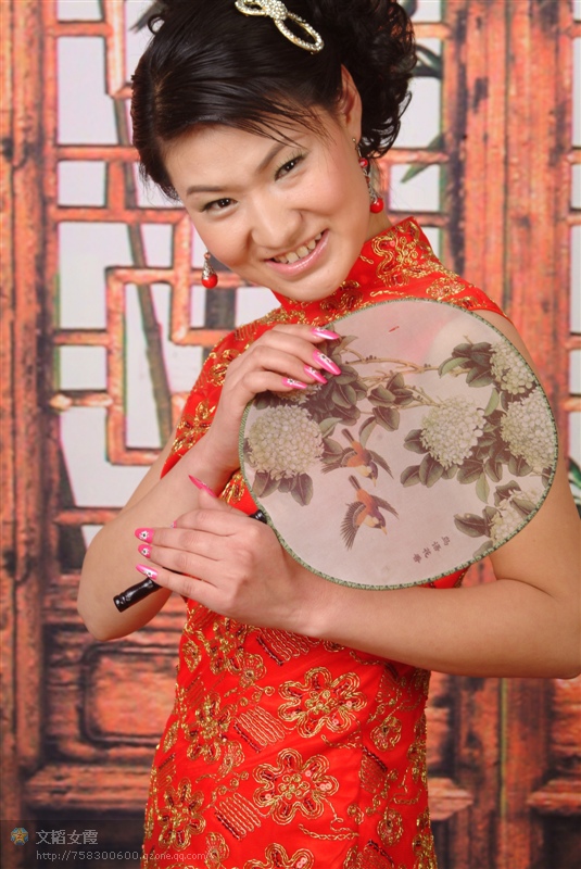 段文霞结婚照特写
