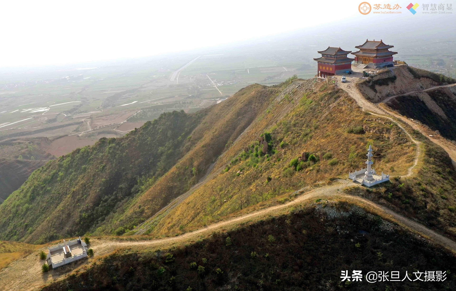 临汾世尊山如凤凰展翅，风水极佳，站在山顶远眺临汾城，朦胧飘渺