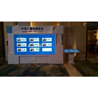 飞屏软件，点击小屏上存放的视频或图片，向屏幕各个边缘拖动后，即可伴随动效“飞”至另一台大屏上显示