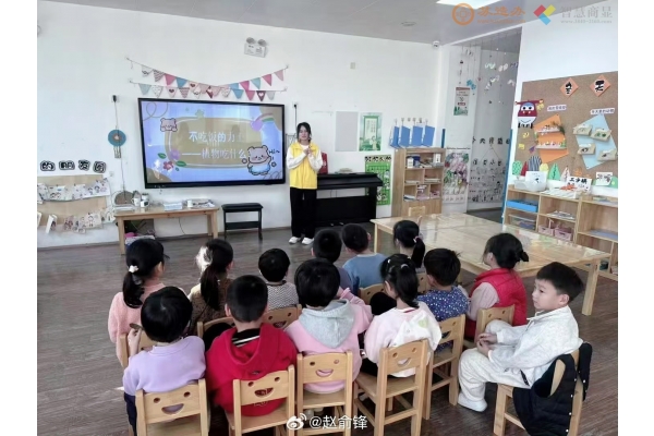 “教泽润童心，科学筑新知”社会实践队走进曲阜师范大学附属幼儿园，开展植物科普主题实践课。